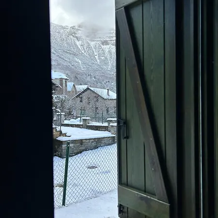 Apartamentos Duplex En Casa Rural Fundanal En Hoz De Jaca Buitenkant foto